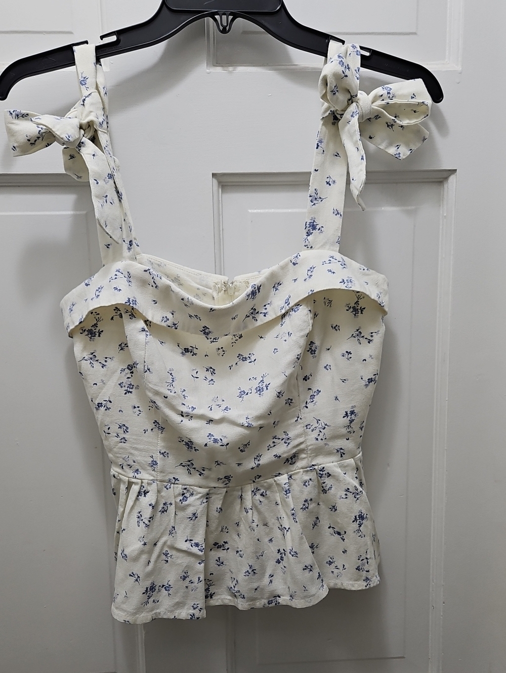 Altar'd State Floral Tie-Shoulder Peplum Top - White with Blue Print Size Small